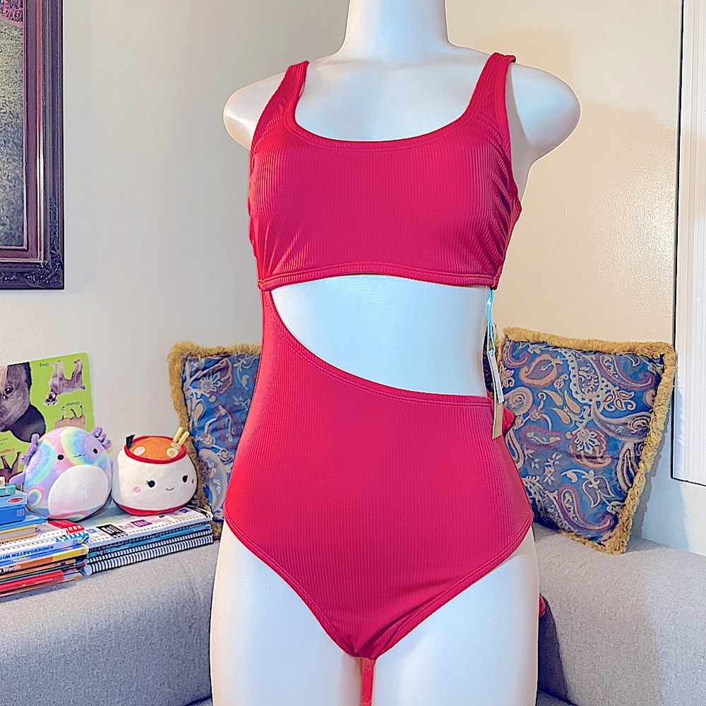 Women's Textured Ribbed Side Cut Out Medium Coverage One Piece Swimsuit Kona Sol